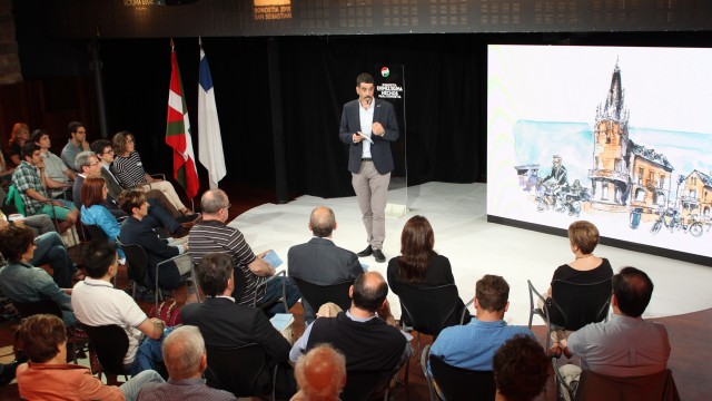 Eneko Goia presenta su libro