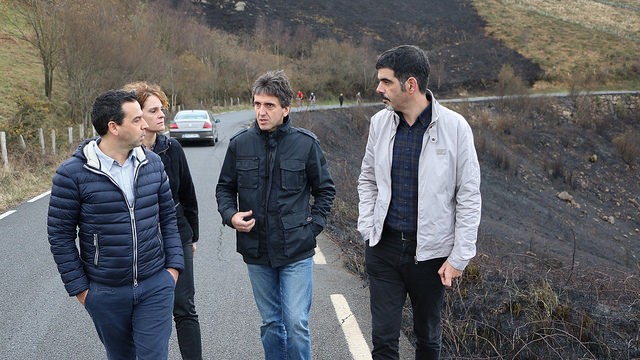 Eneko Goia e Imanol Lasa en Igeldo tras el incendi